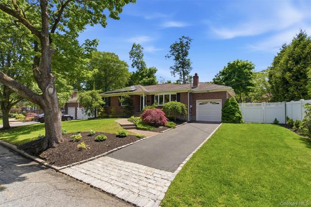 6 Louisa Court, Northport, NY 11768