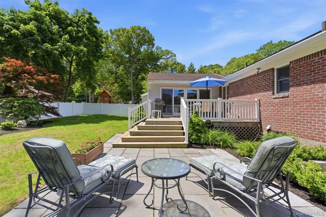 6 Louisa Court, Northport, NY 11768