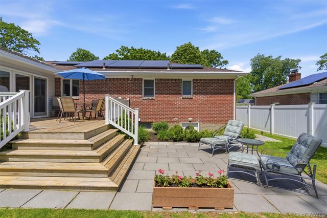 6 Louisa Court, Northport, NY 11768