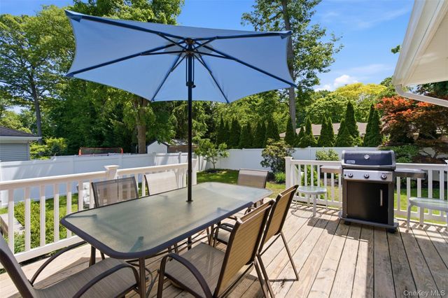 6 Louisa Court, Northport, NY 11768