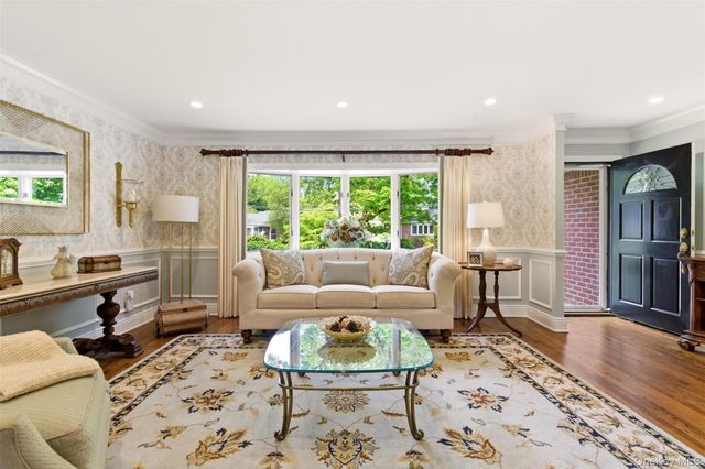 6 Louisa Court, Northport, NY 11768