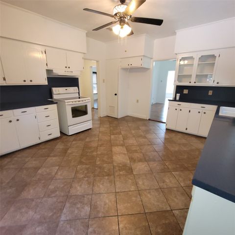804 N Mckinney Street, Ennis, TX 75119