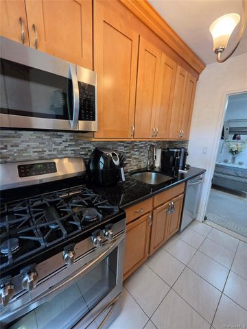 88-27 Shore Parkway 25, Howard Beach, NY 11414
