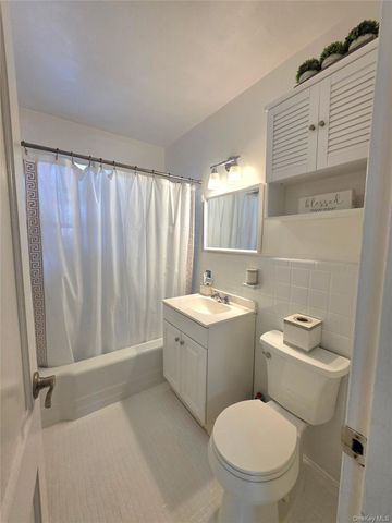 88-27 Shore Parkway 25, Howard Beach, NY 11414