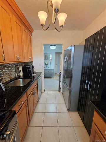 88-27 Shore Parkway 25, Howard Beach, NY 11414