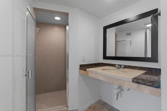 1301 NE Miami Gardens Dr 1025W, Miami, FL 33179