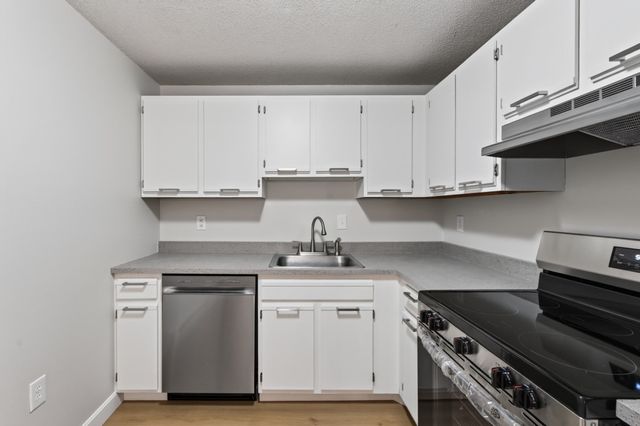 80 Stanton St 27, Worcester, MA 01605