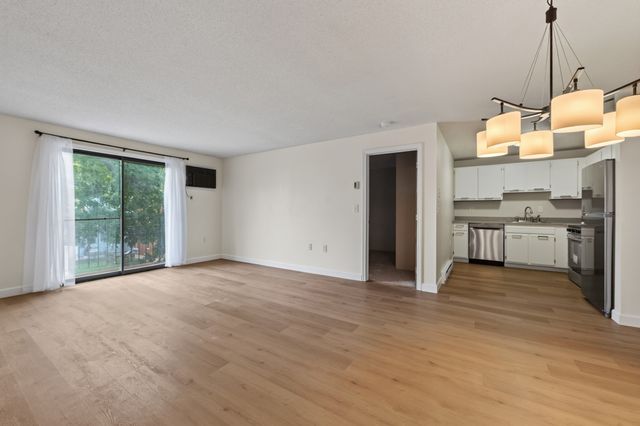 80 Stanton St 27, Worcester, MA 01605