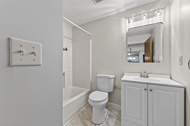 80 Stanton St 27, Worcester, MA 01605