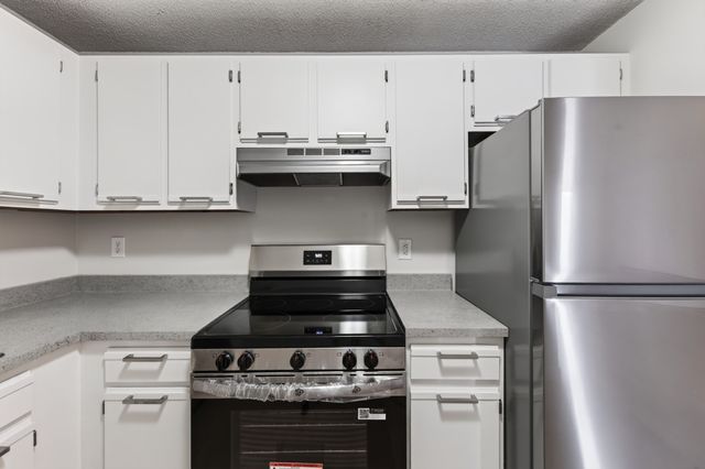 80 Stanton St 27, Worcester, MA 01605