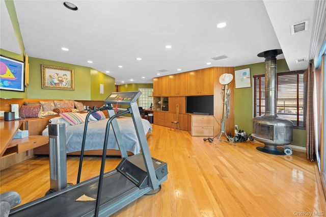 2829 Frankel Boulevard, Merrick, NY 11566