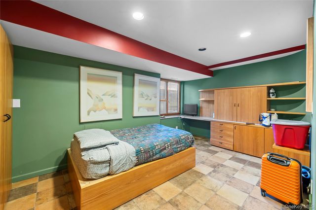 2829 Frankel Boulevard, Merrick, NY 11566