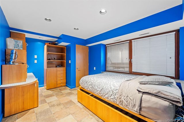 2829 Frankel Boulevard, Merrick, NY 11566