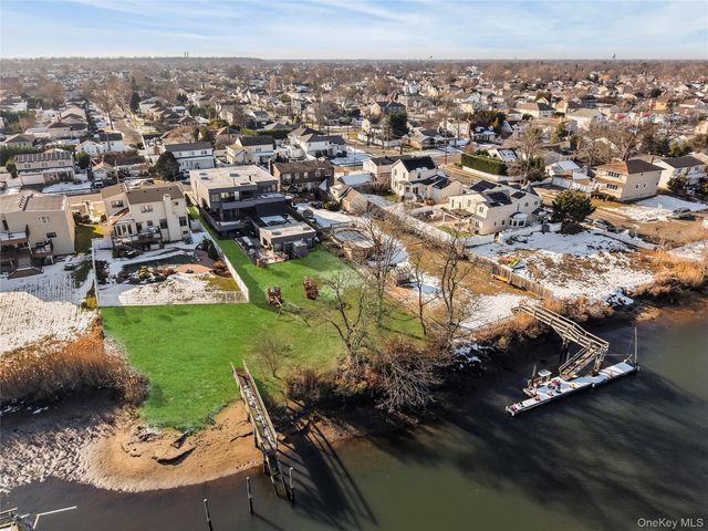 2829 Frankel Boulevard, Merrick, NY 11566