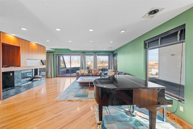 2829 Frankel Boulevard, Merrick, NY 11566