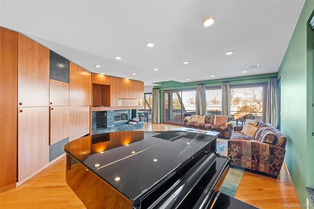 2829 Frankel Boulevard, Merrick, NY 11566