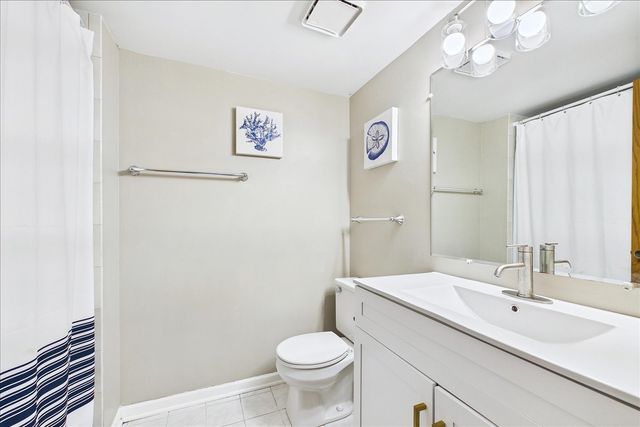 17979 Oak Park Avenue 2N, Tinley Park, IL 60477