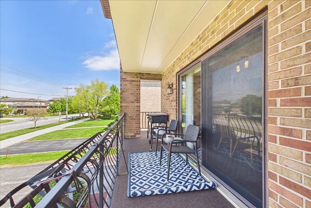 17979 Oak Park Avenue 2N, Tinley Park, IL 60477