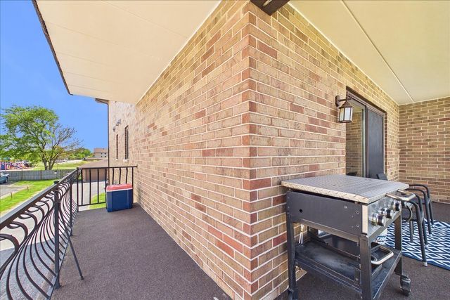17979 Oak Park Avenue 2N, Tinley Park, IL 60477