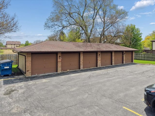17979 Oak Park Avenue 2N, Tinley Park, IL 60477