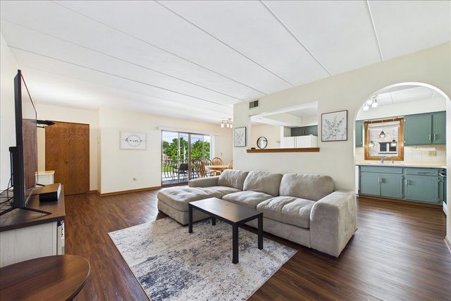 17979 Oak Park Avenue 2N, Tinley Park, IL 60477