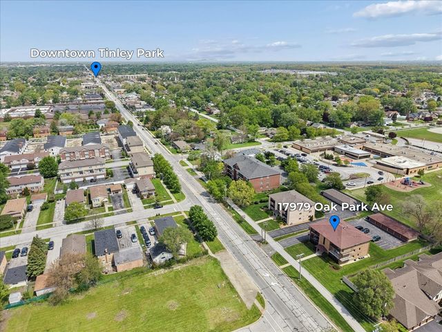 17979 Oak Park Avenue 2N, Tinley Park, IL 60477