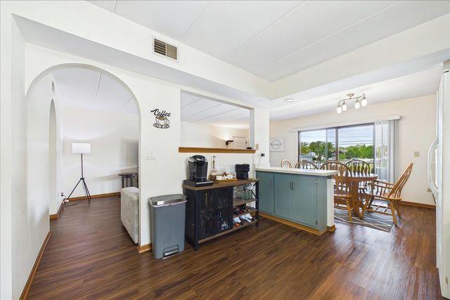 17979 Oak Park Avenue 2N, Tinley Park, IL 60477