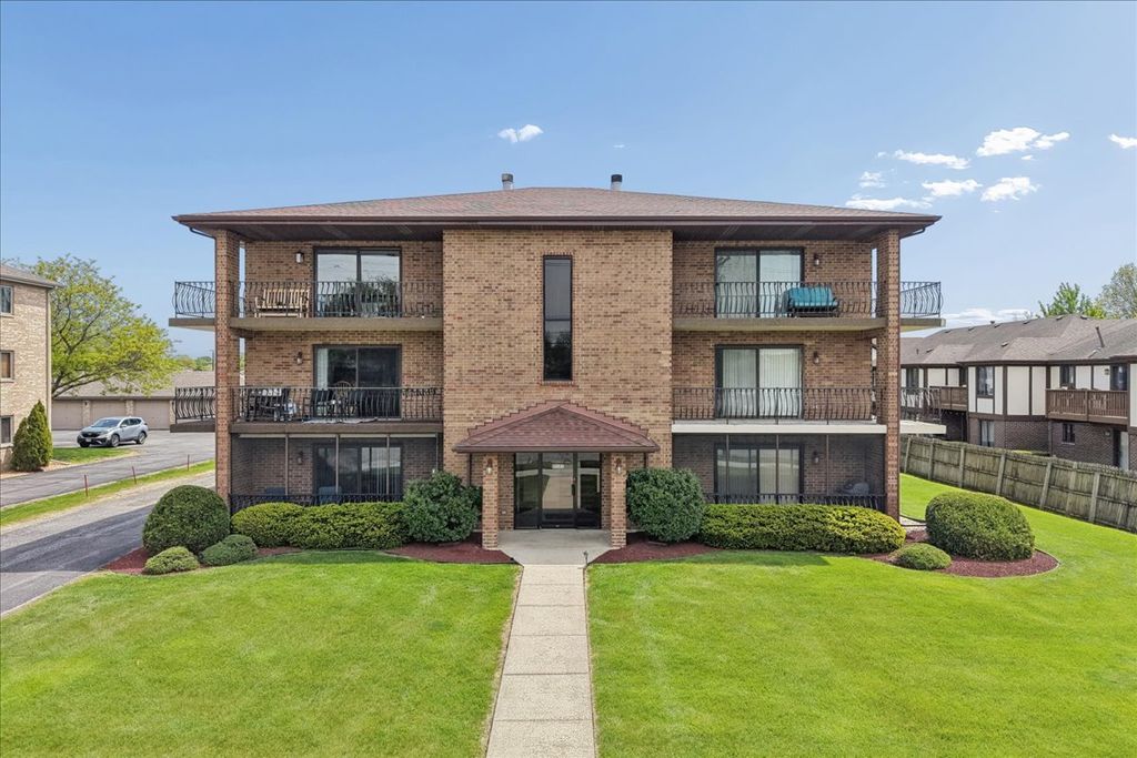 17979 Oak Park Avenue 2N, Tinley Park, IL 60477