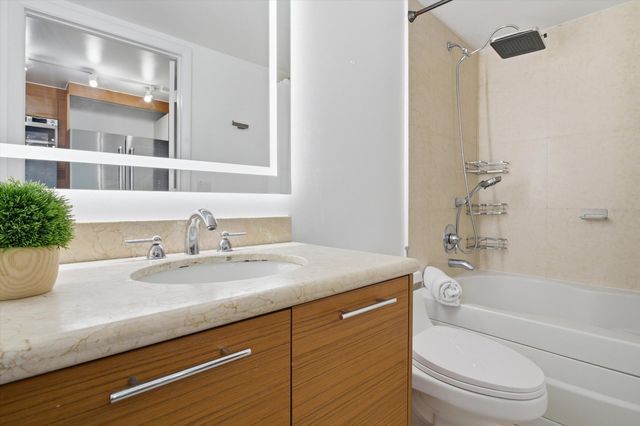 50 Biscayne Boulevard 4603, Miami, FL 33132