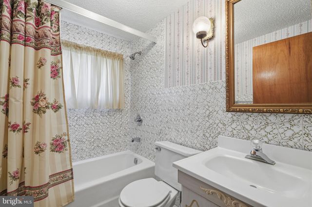 23 SHELTER LN, Levittown, PA 19055