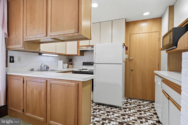 23 SHELTER LN, Levittown, PA 19055