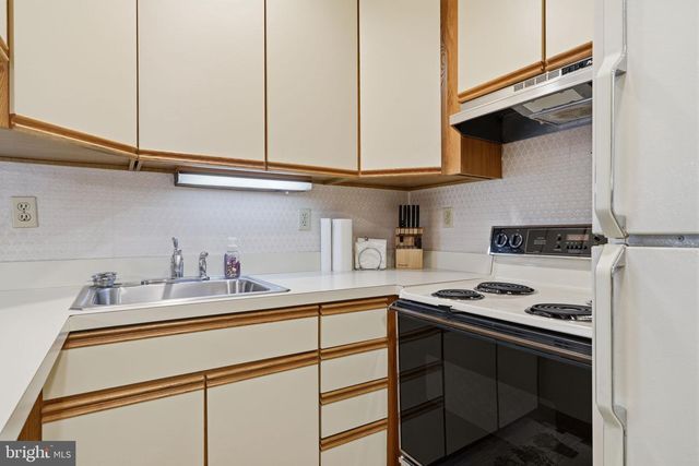 23 SHELTER LN, Levittown, PA 19055