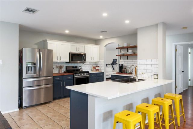 103 San Jacinto DR, Kyle, TX 78640