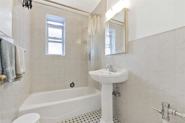 27-05 Parsons Boulevard 6F, Flushing, NY 11354
