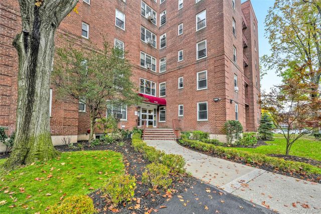 27-05 Parsons Boulevard 6F, Flushing, NY 11354