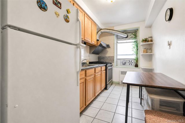 27-05 Parsons Boulevard 6F, Flushing, NY 11354