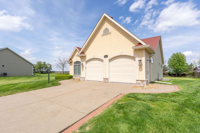 5310 Baraboo Court, Davenport, IA 52804