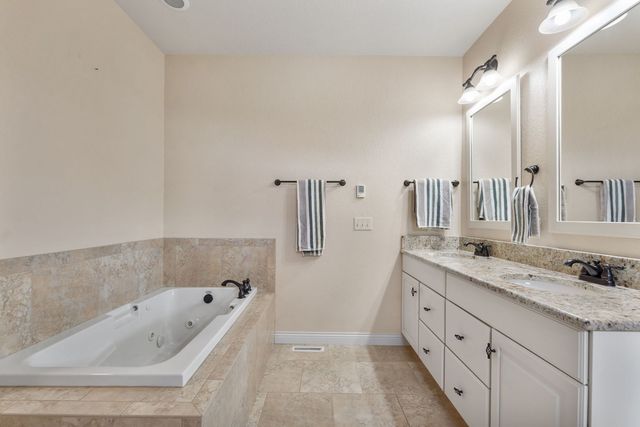 5310 Baraboo Court, Davenport, IA 52804