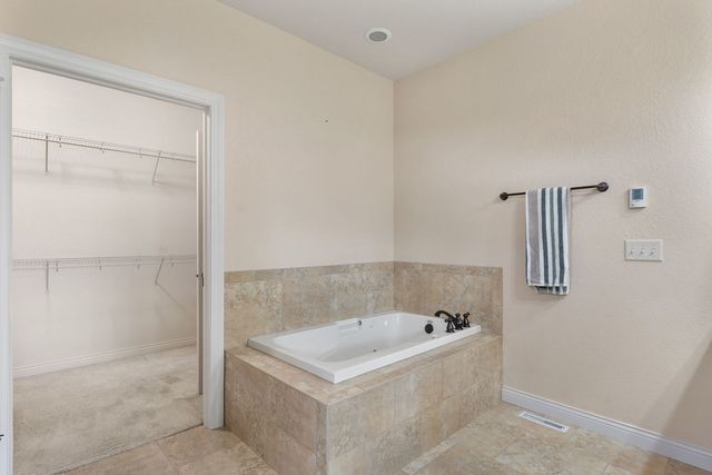 5310 Baraboo Court, Davenport, IA 52804