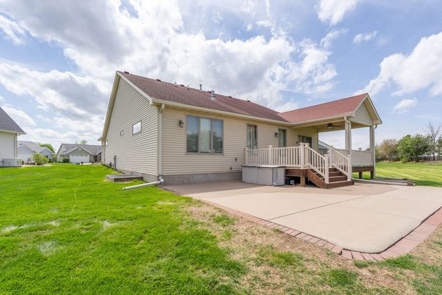 5310 Baraboo Court, Davenport, IA 52804