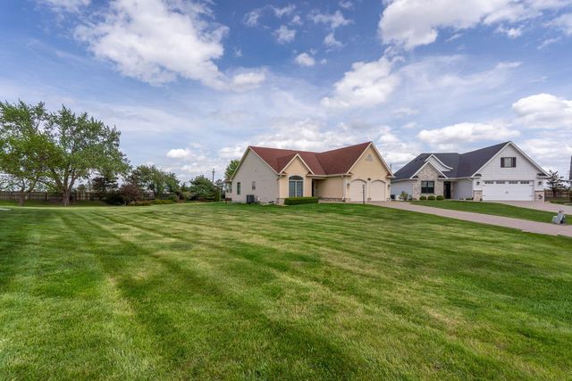 5310 Baraboo Court, Davenport, IA 52804