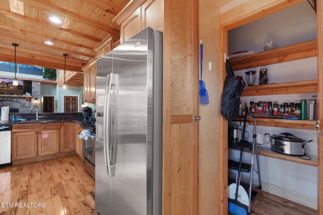 2968 Smoky Bluff Tr, Sevierville, TN 37862