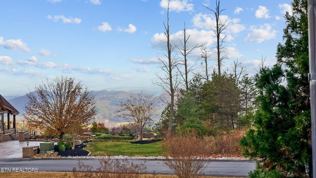 2968 Smoky Bluff Tr, Sevierville, TN 37862