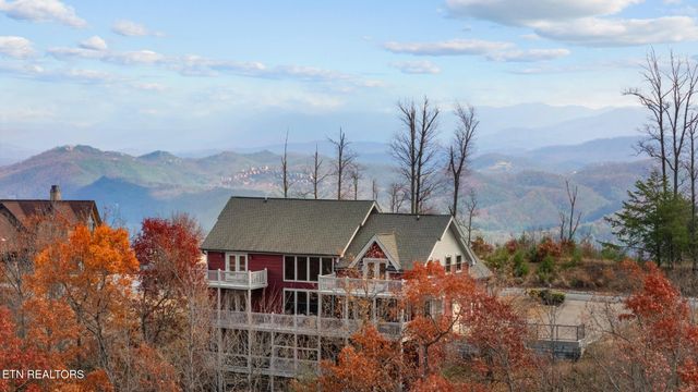 2968 Smoky Bluff Tr, Sevierville, TN 37862