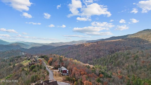 2968 Smoky Bluff Tr, Sevierville, TN 37862