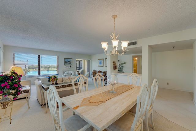 372 Golfview Road 403, North Palm Beach, FL 33408