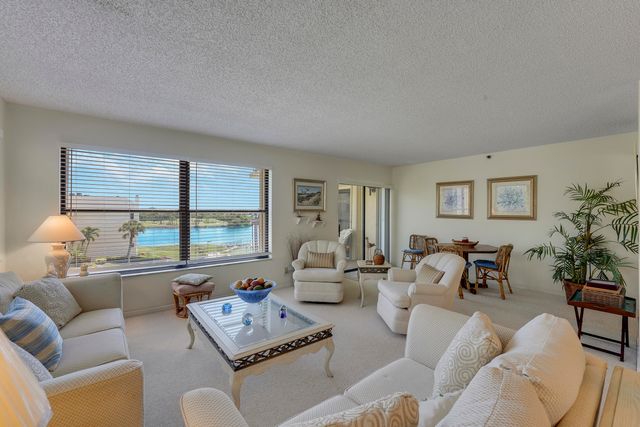 372 Golfview Road 403, North Palm Beach, FL 33408