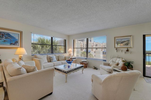 372 Golfview Road 403, North Palm Beach, FL 33408