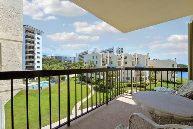 372 Golfview Road 403, North Palm Beach, FL 33408