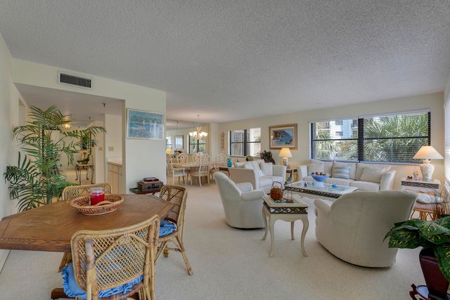 372 Golfview Road 403, North Palm Beach, FL 33408